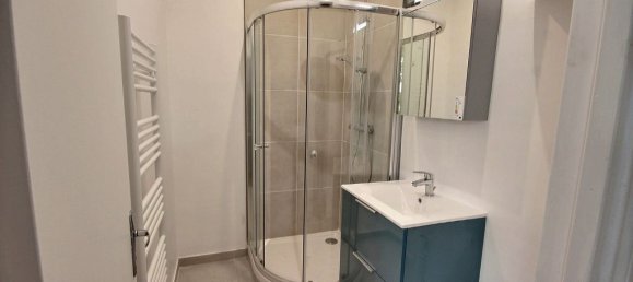 1 bedroom Apartment in Suresnes, France No. 180275 6