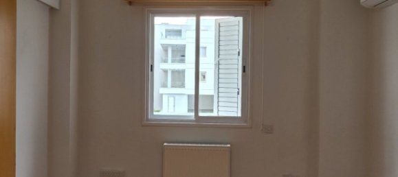 Квартира с 2 спальнями в Строволос, Кипр № 25935 3