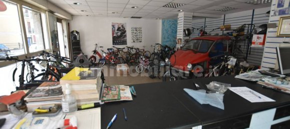 Propiedad comercial de 5 habitaciónes en Sassari, Italy No. 350236 4