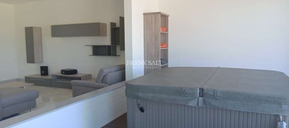 3 bedrooms Penthouse in Victoria, Malta No. 5984 4