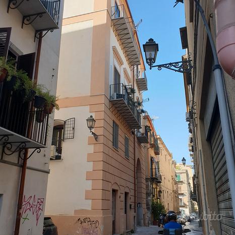 Квартира с 2 комнатами в Палермо, Италия № 296404