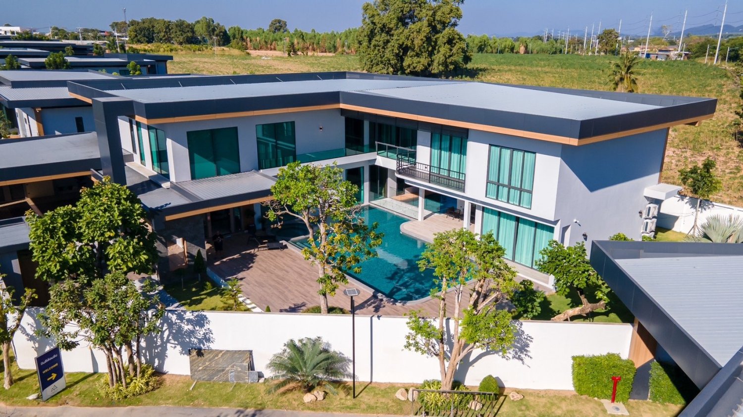 6 bedrooms Villa for sale in Pattaya, Chonburi, Eastern Thailand, Thailand № 60147