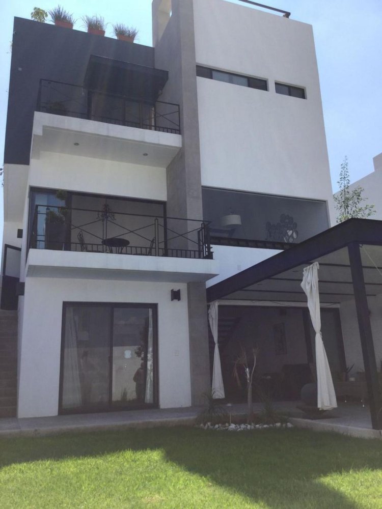 3 bedrooms House in Queretaro, Mexico No. 150277