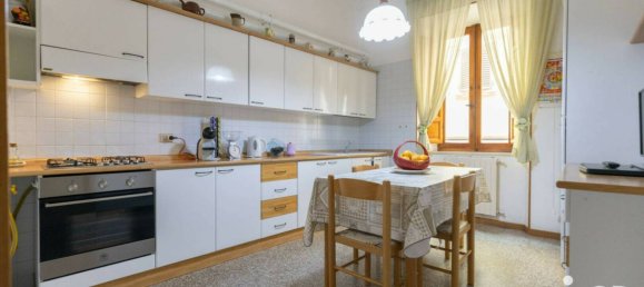 4 غرف نوم شقة في Osimo, Italy رقم 84850 5