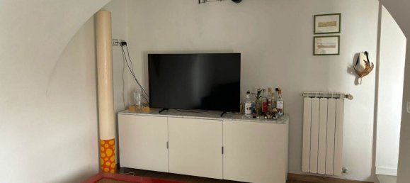 Apartamento de 6 divisões em Prato, Italy N.º 73989 4