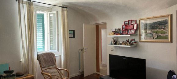 Apartamento de 6 divisões em Prato, Italy N.º 73989 11