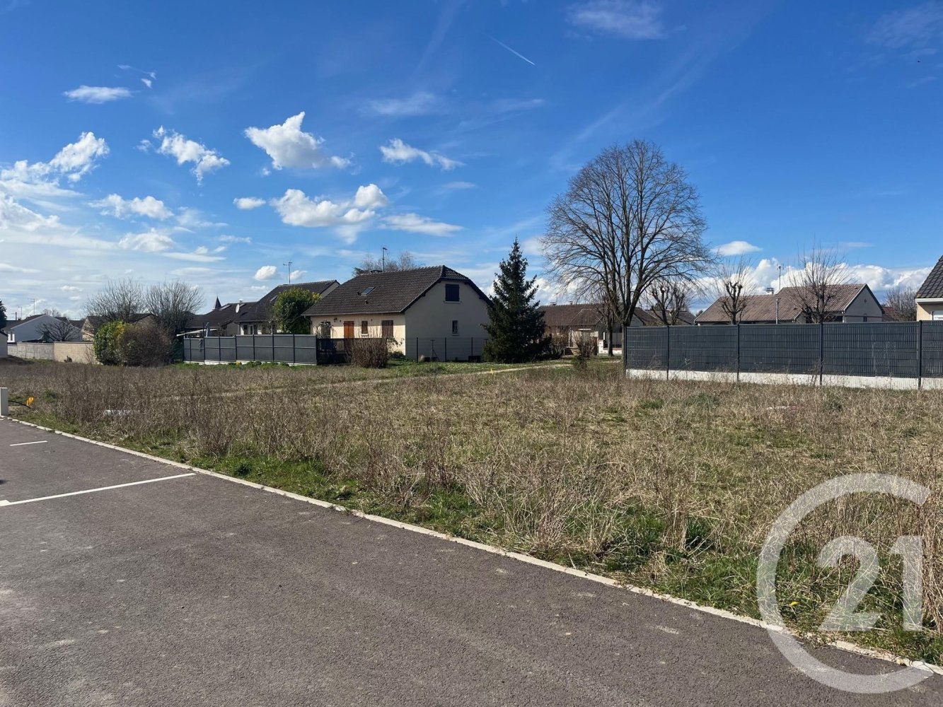 Terreno en Sarry, France No. 94310