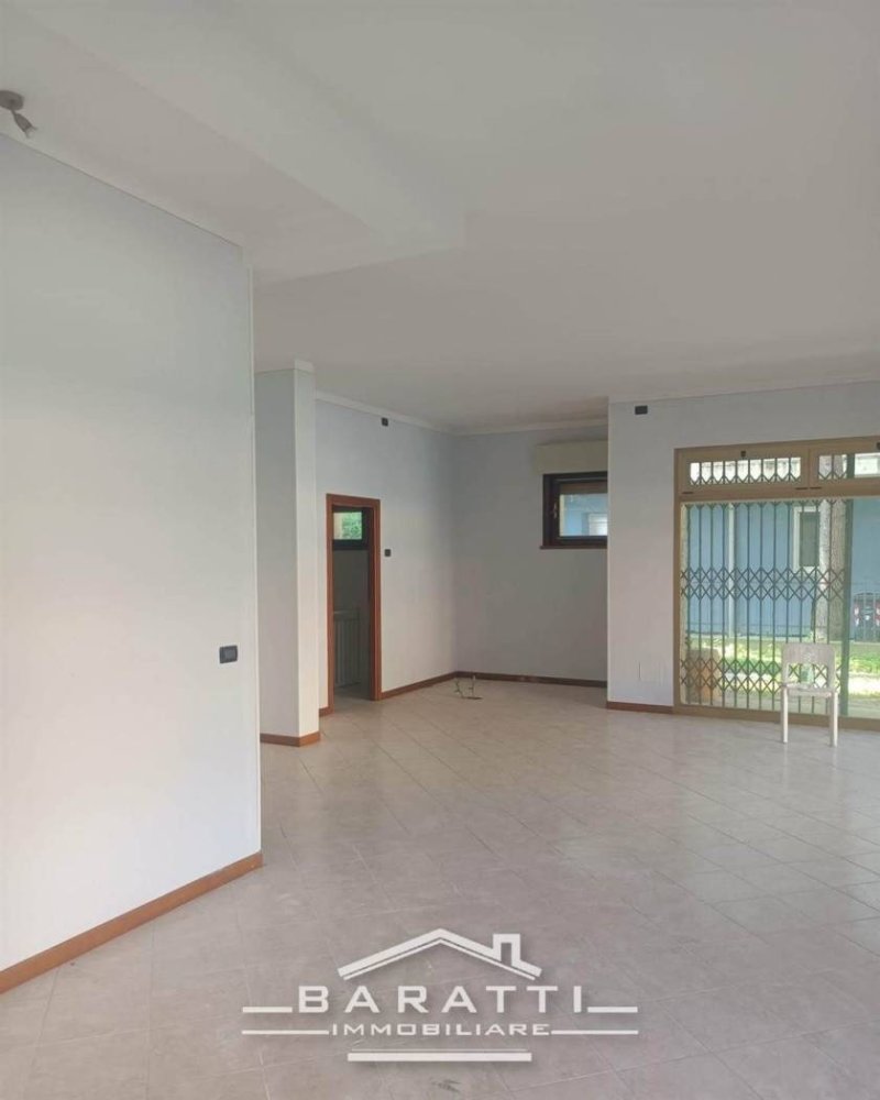 2 rooms Commercial property in Mantua, Italy No. 240632