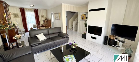 Дом с 3 спальнями в Ле Эссар-ле-Руа, Франция № 327215 10