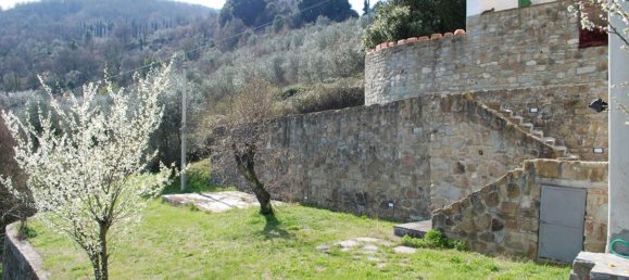 8 rooms House in Rignano sull'Arno, Italy No. 42189 15