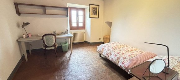 8 rooms House in Rignano sull'Arno, Italy No. 42189 27