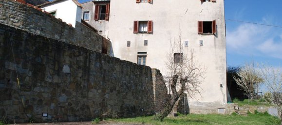 8 rooms House in Rignano sull'Arno, Italy No. 42189 14