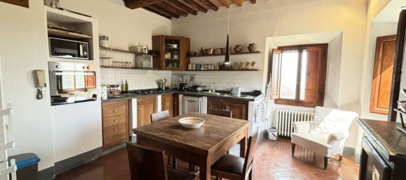 8 rooms House in Rignano sull'Arno, Italy No. 42189 3