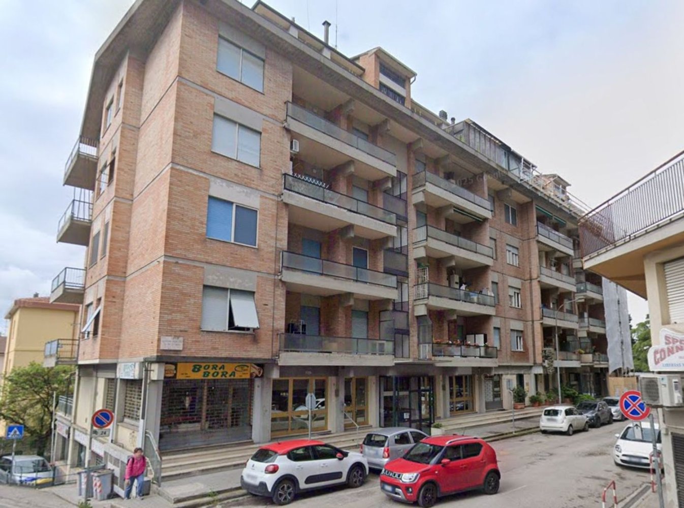 5 rooms Apartment in Perugia, Italy No. 258245