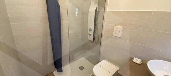 3 rooms Apartment in Bari, Italy No. 20495 12