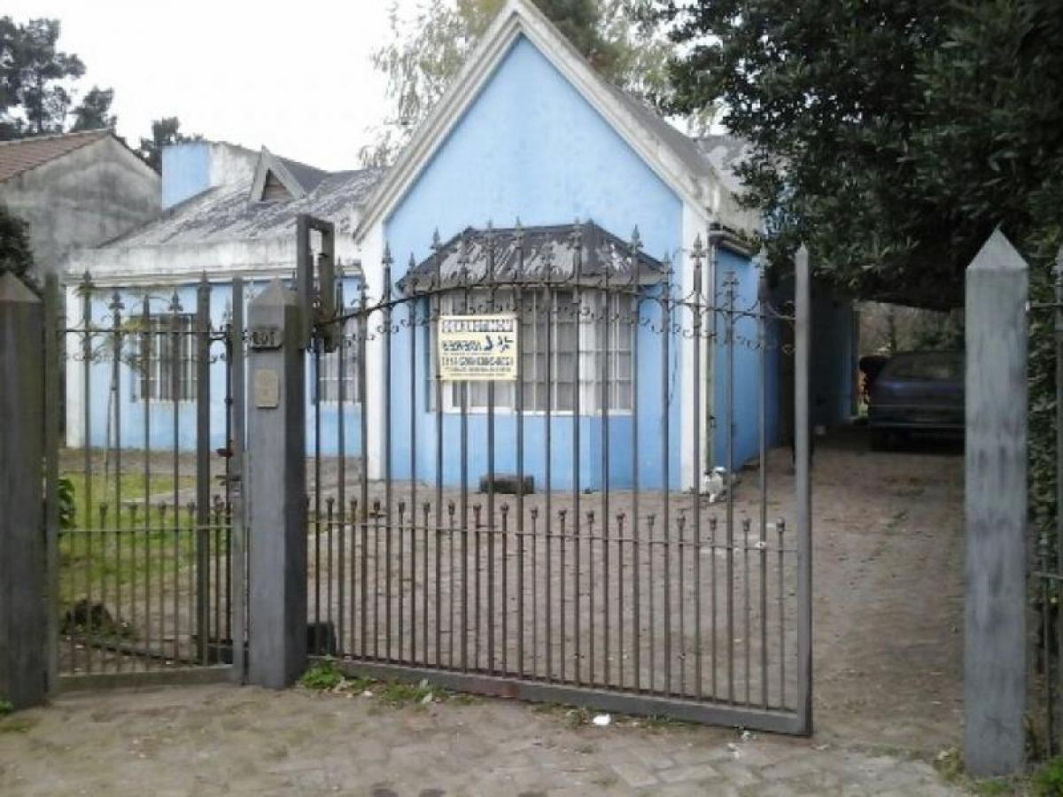 Дом с 3 спальнями в Альмиранте Браун, Аргентина № 86323