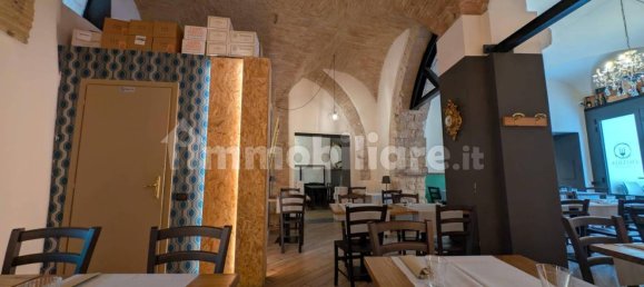 Imóvel comercial de 5 divisões em Gubbio, Italy N.º 307776 9