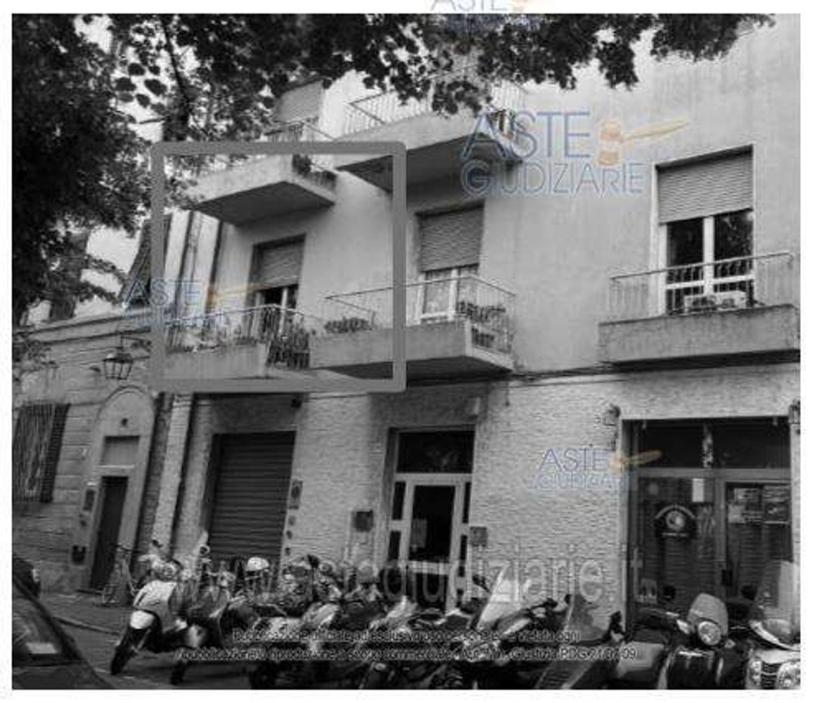 4 rooms Apartment in Livorno, Italy No. 41726