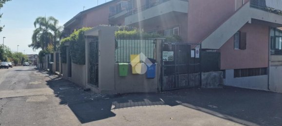 99m² Garage in Aci Sant'Antonio, Italy No. 325810 2