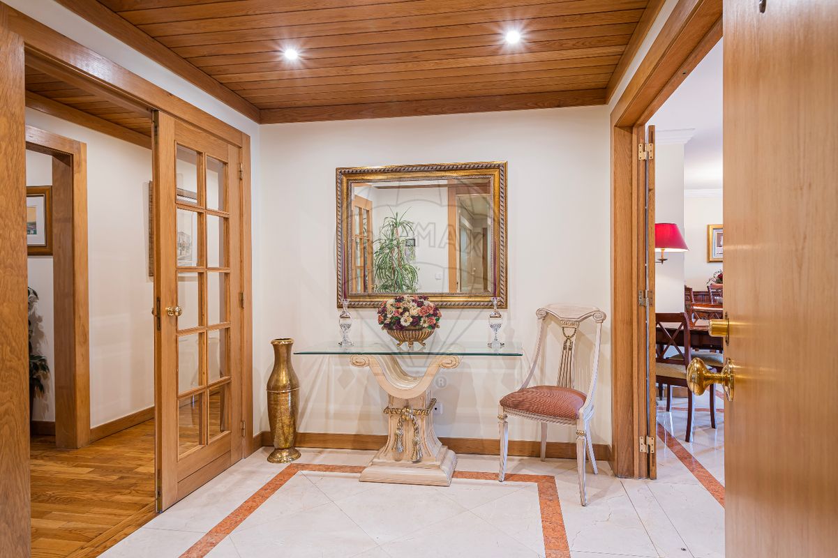 5 bedrooms Apartment in Lisbon, Portugal No. 121709