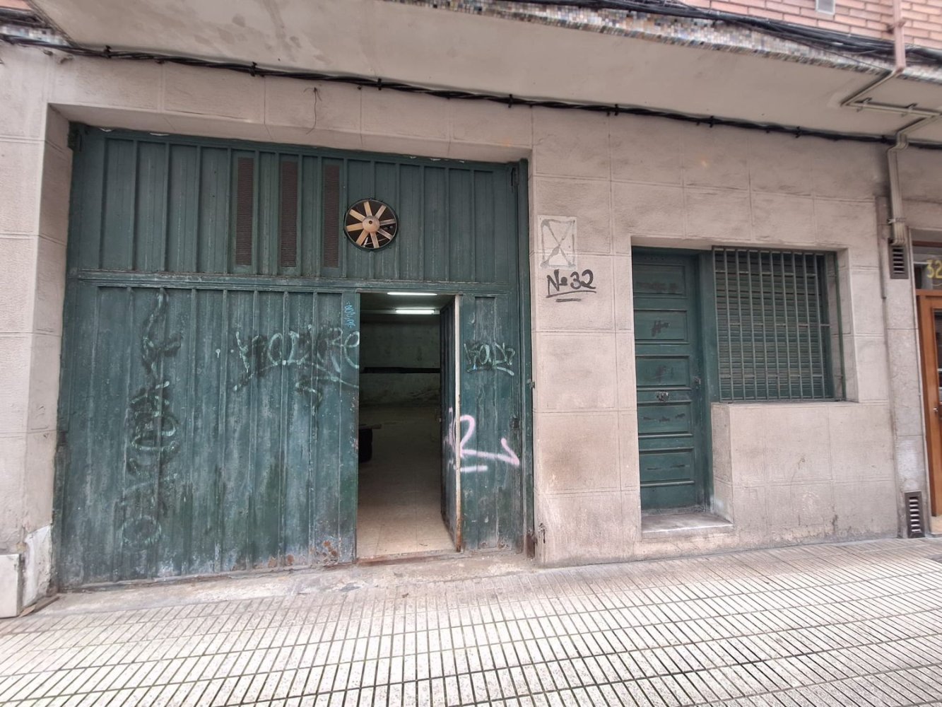Gewerbliche Immobilie in Gijon, Spain 83m², Nr. 149764