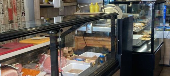 Коммерческая недвижимость с 2 комнатами в Тиволи, Италия № 256407 3