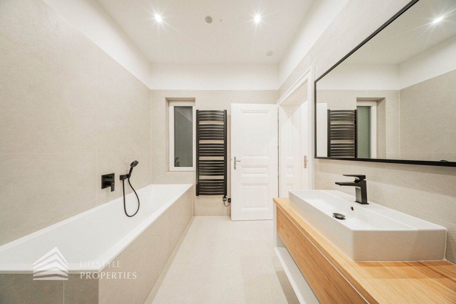 3 rooms Apartment in Josefstadt, Austria No. 56370