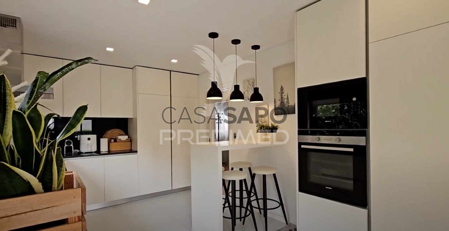 Дом с 3 спальнями в Матозиньюш, Португалия № 219036