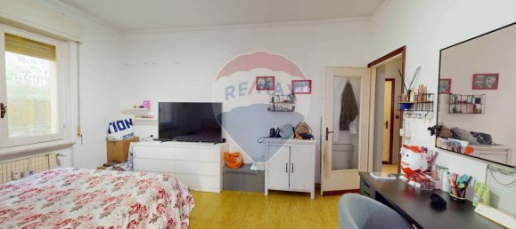 Apartamento de 3 dormitorios en Genoa, Italy No. 41545 2