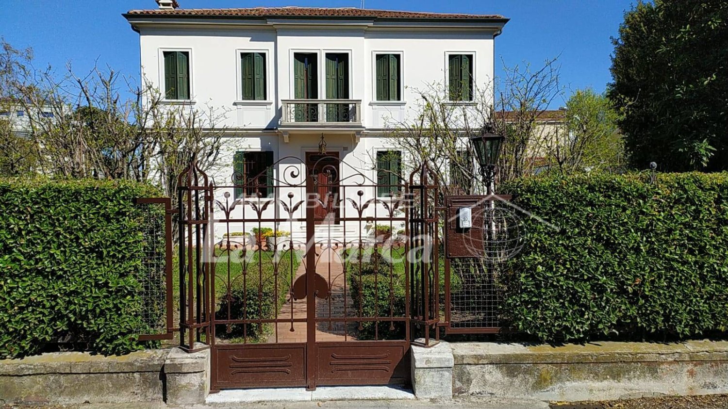 Вилла с 4 спальнями в Тревизо, Италия № 77543