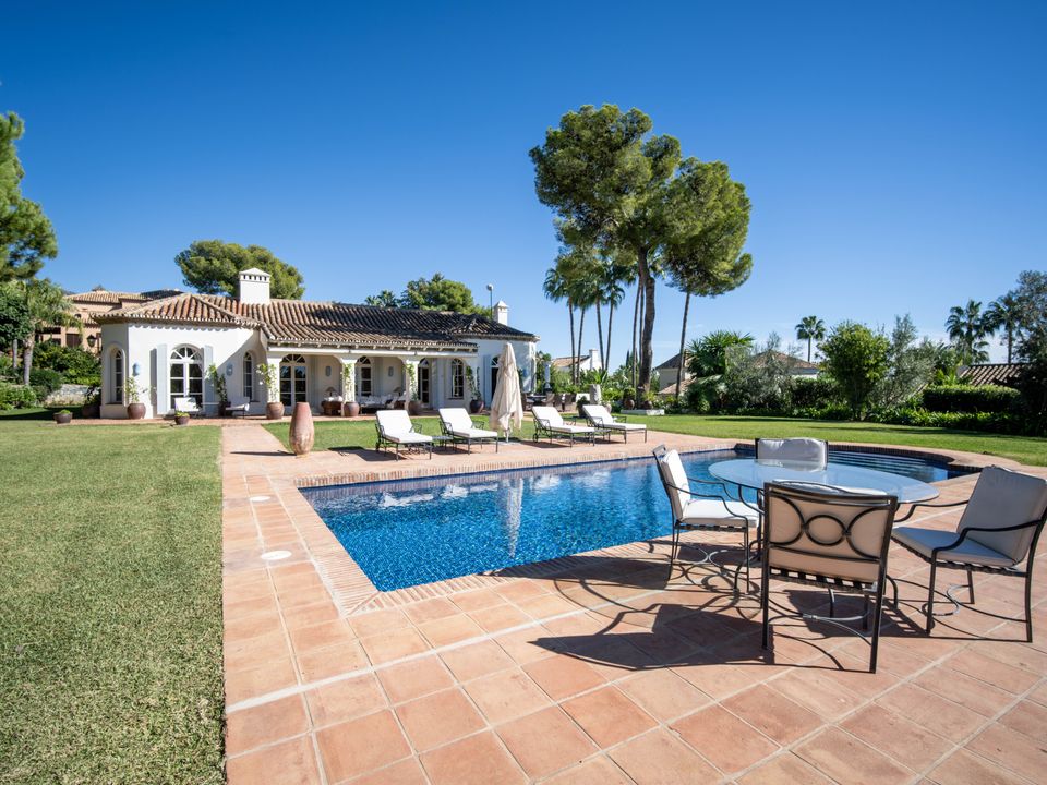 5 bedrooms Villa in Marbella, Spain No. 275405