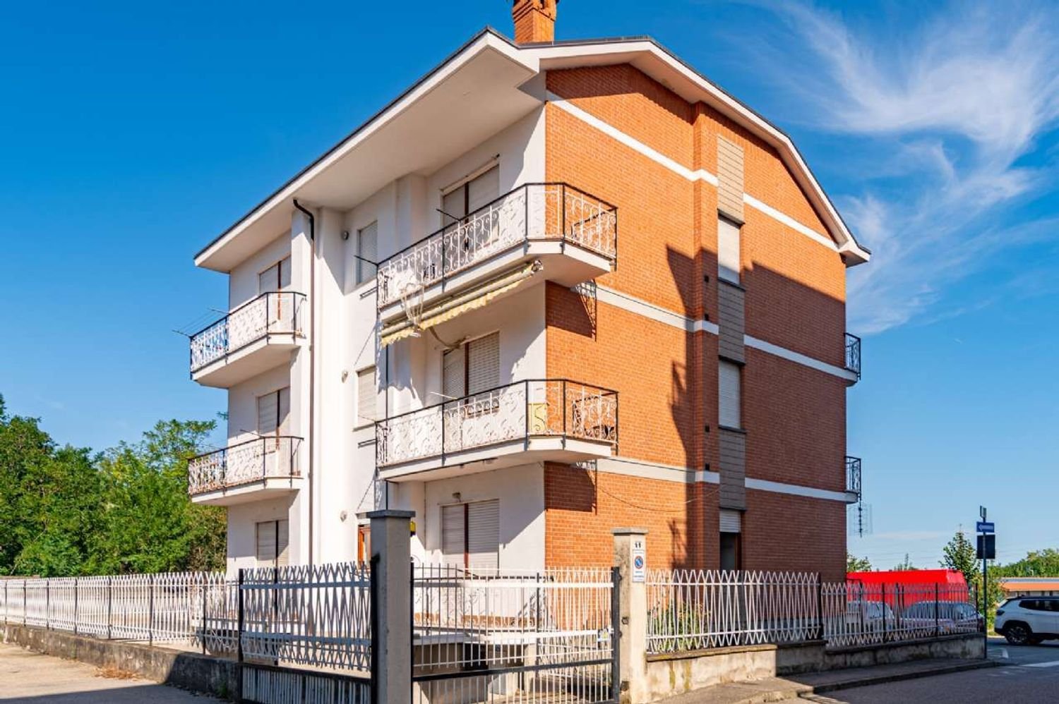 392m² Building in Orbassano, Italy No. 117969
