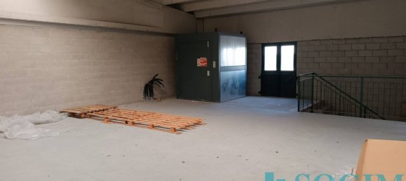 300m² Warehouse in Lurago Marinone, Italy No. 64759 8