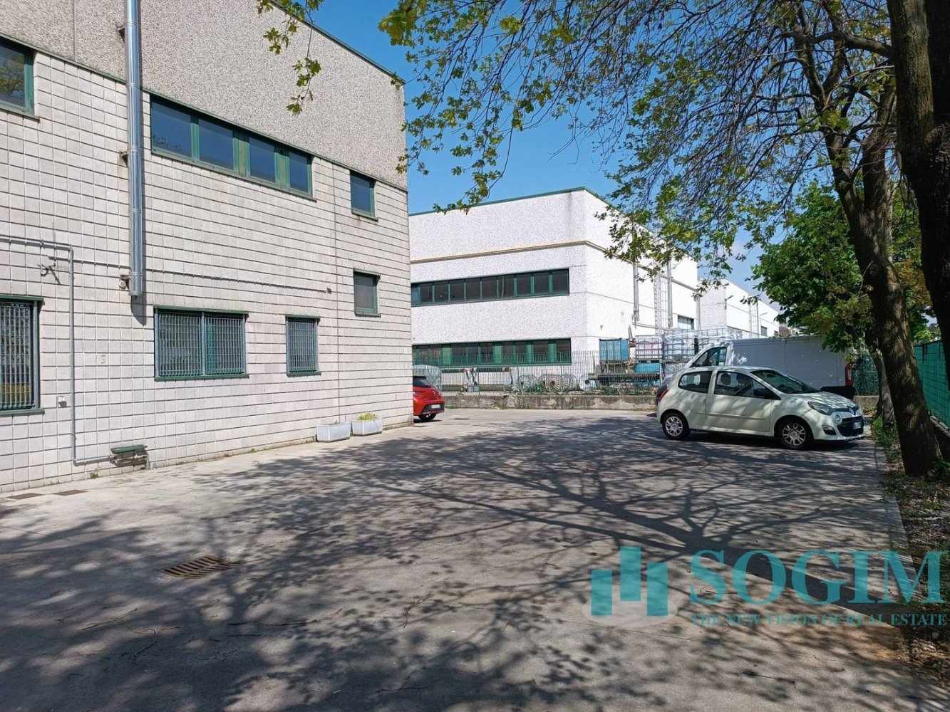 300m² Warehouse in Lurago Marinone, Italy No. 64759