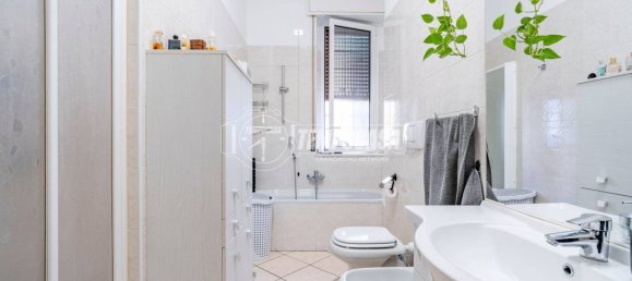 Квартира с 2 спальнями в Каронно Пертузелла, Италия № 280701 29