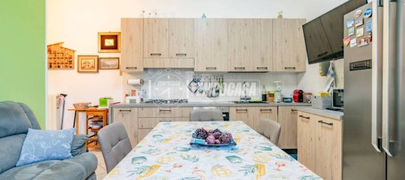 Квартира с 2 спальнями в Каронно Пертузелла, Италия № 280701 12