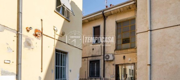 Квартира с 2 спальнями в Каронно Пертузелла, Италия № 280701 48