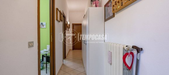 Квартира с 2 спальнями в Каронно Пертузелла, Италия № 280701 15