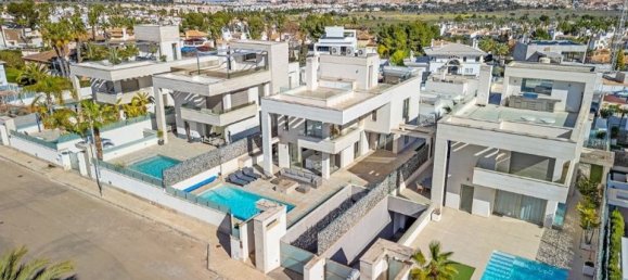 6 غرف نوم فيلا في La Zenia, Spain رقم 183589 47