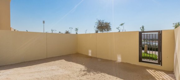 Вилла с 2 спальнями в Dubai Land, ОАЭ № 111159 2