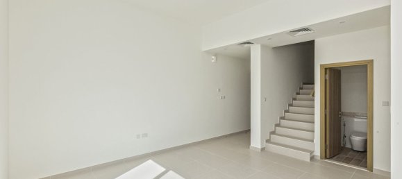 Вилла с 2 спальнями в Dubai Land, ОАЭ № 111159 16