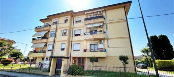 3 rooms Apartment in Creazzo, Italy No. 265134 2