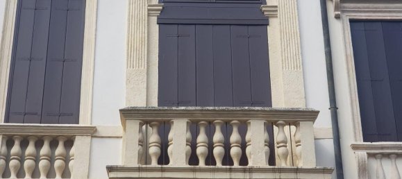 6 rooms Apartment in Vicenza, Italy No. 234532 2