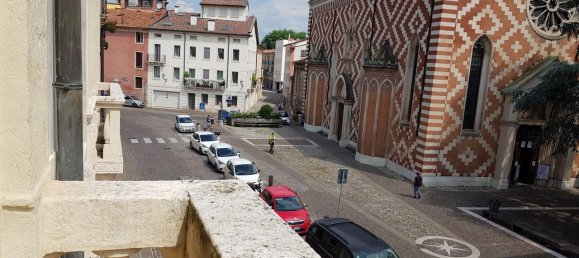 6 rooms Apartment in Vicenza, Italy No. 234532 3