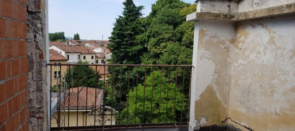 6 rooms Apartment in Vicenza, Italy No. 234532 11