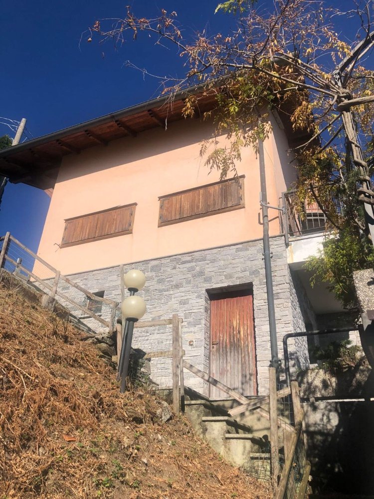 10 rooms House in Germagno, Italy No. 162221