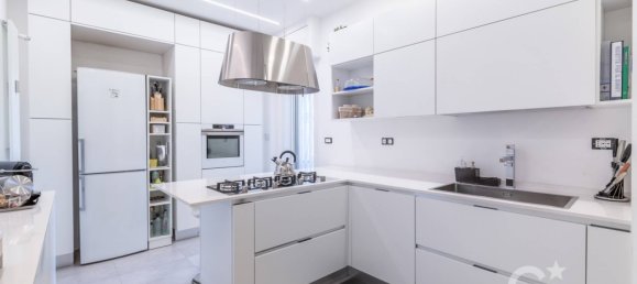 3 bedrooms Apartment in Rome, Italy No. 345687 5