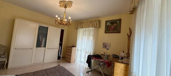 3 Schlafzimmer Wohnung in Naples, Italy, Nr. 257512 2
