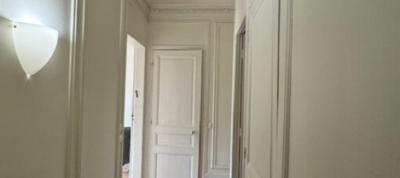 1 bedroom Apartment in Paris, France No. 324213 2