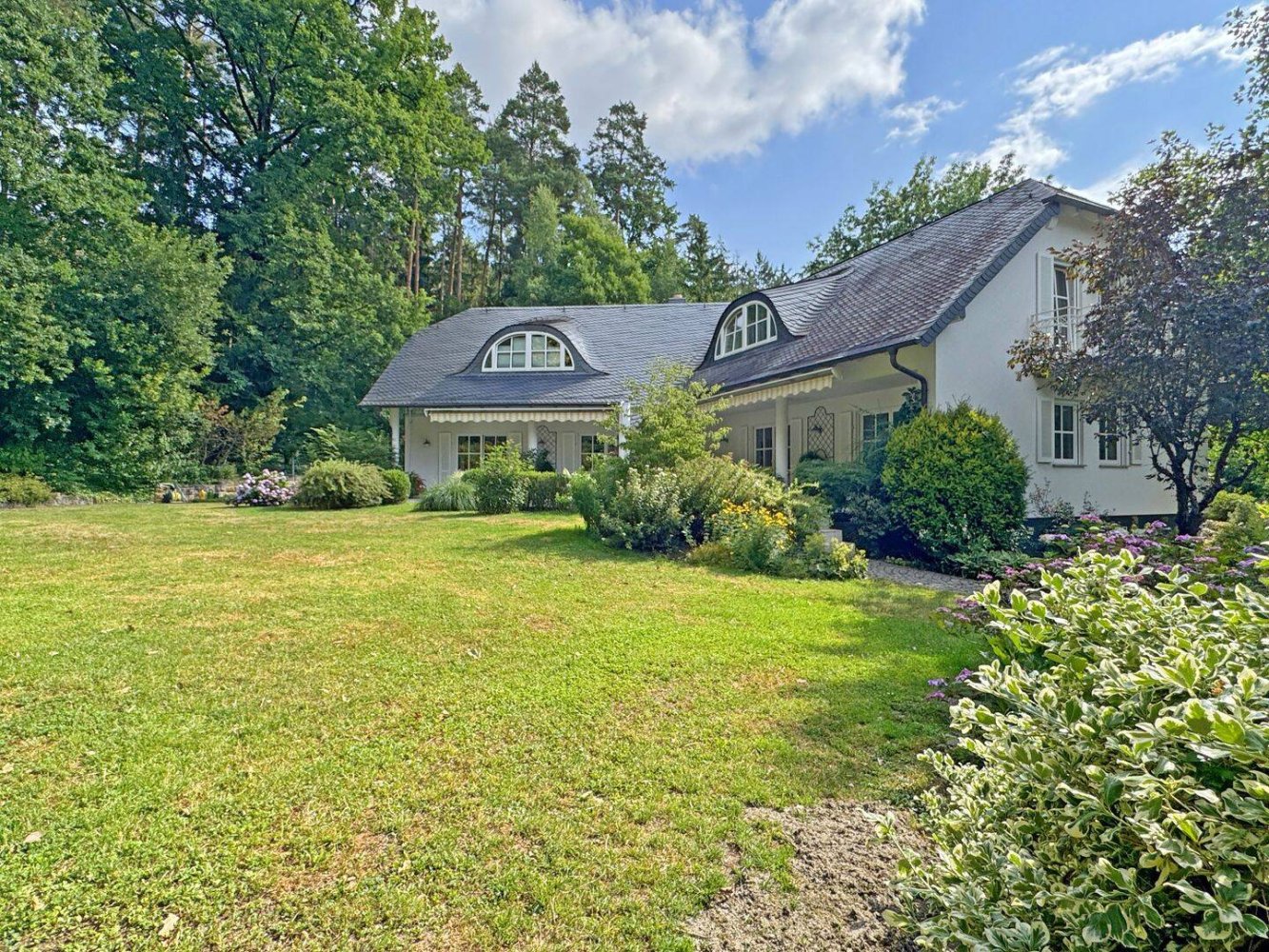 Дом с 8 комнатами в Лихтенфельс, Германия № 248009